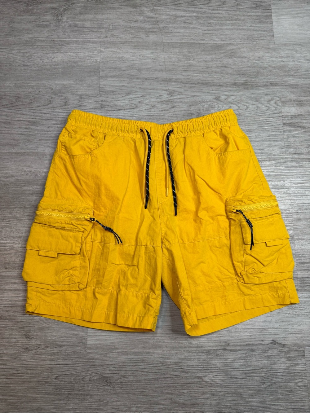 Smoke rise Men's Yellow Cargo Shorts size medium